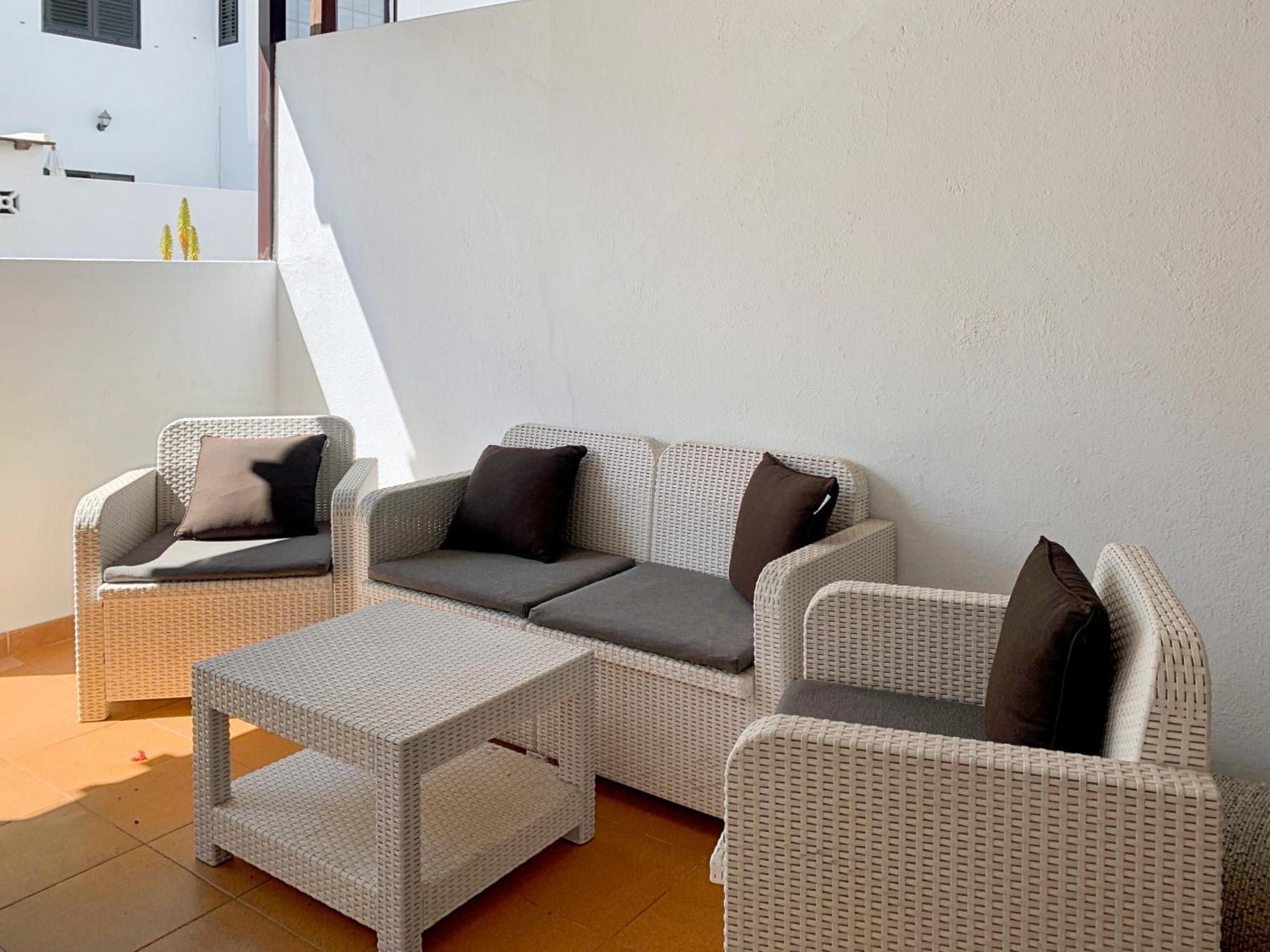 Habitaciones Privadas Cerca De La Playa Y Aeropuerto En Casa Compartida Con Otros Huespedes Playa Honda  Extérieur photo