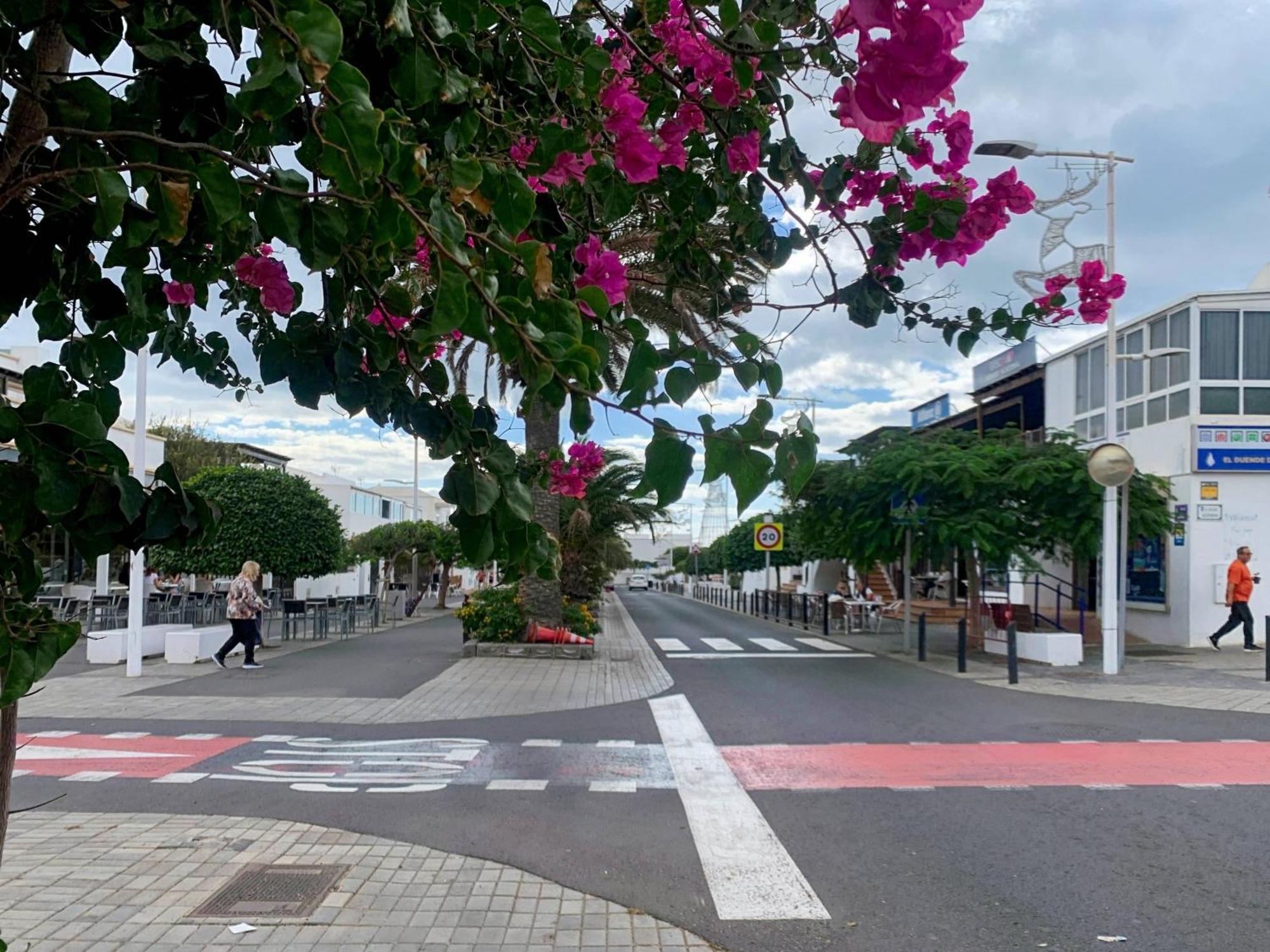 Habitaciones Privadas Cerca De La Playa Y Aeropuerto En Casa Compartida Con Otros Huespedes Playa Honda  Extérieur photo