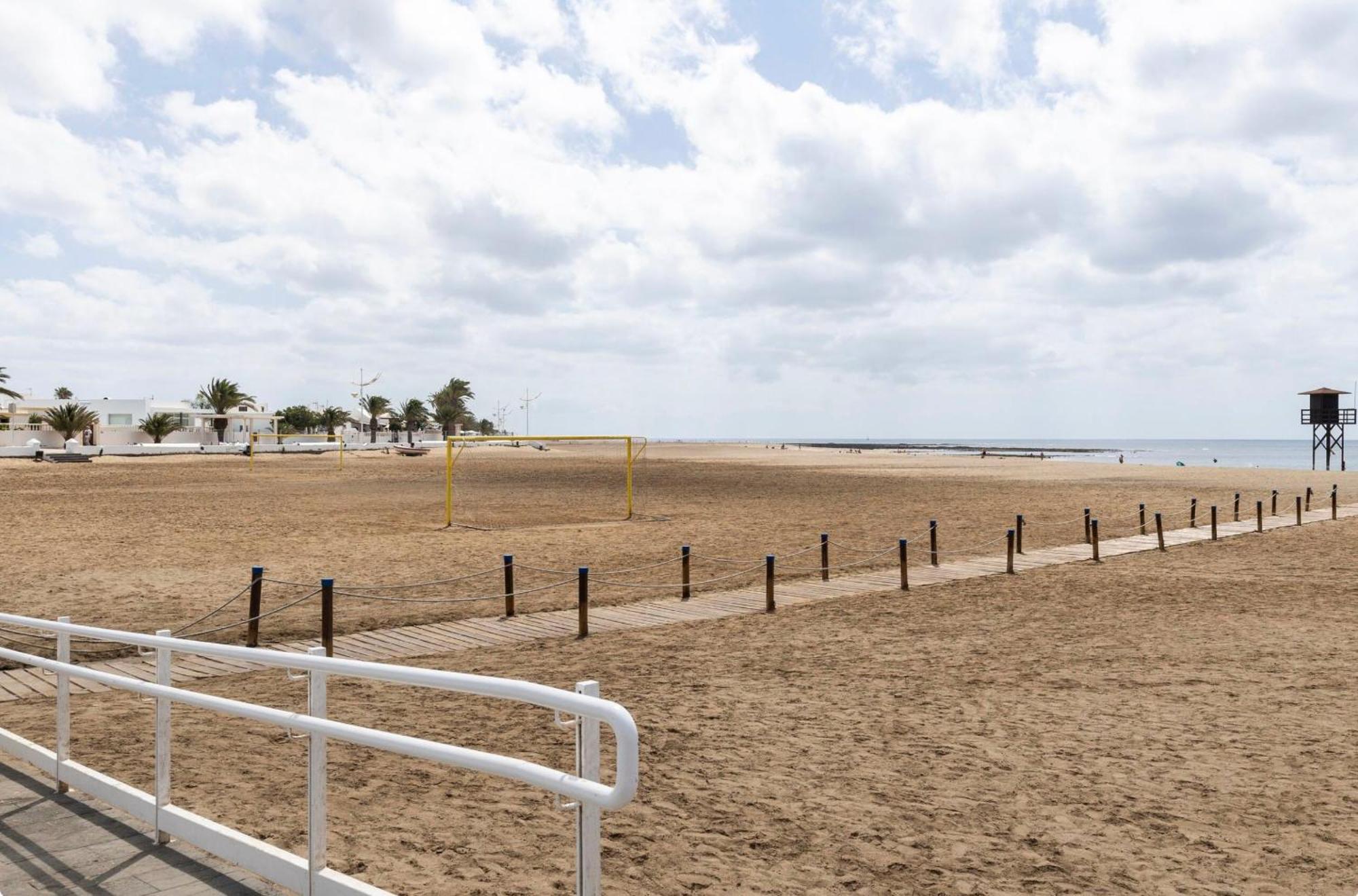 Habitaciones Privadas Cerca De La Playa Y Aeropuerto En Casa Compartida Con Otros Huespedes Playa Honda  Extérieur photo