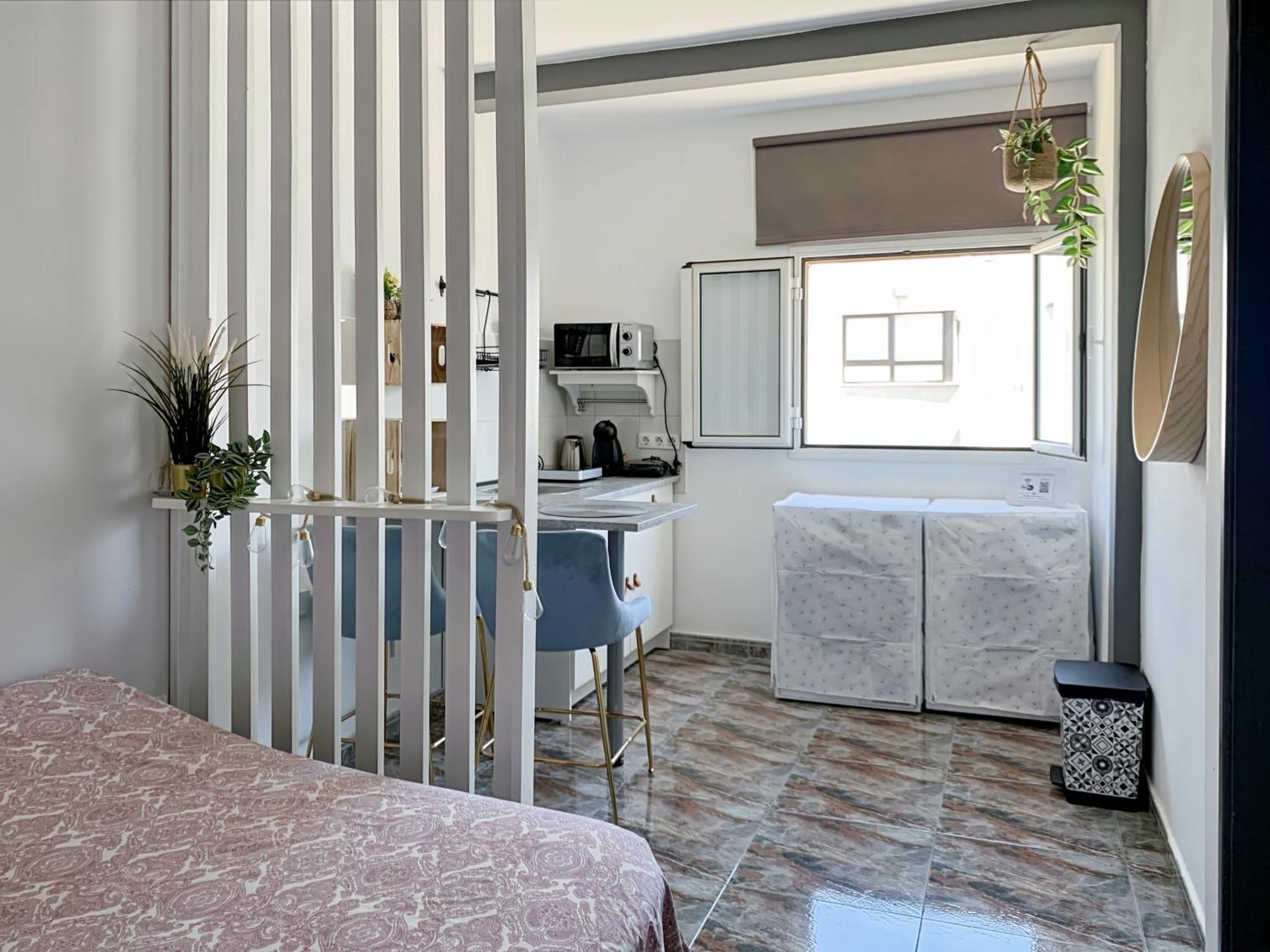 Habitaciones Privadas Cerca De La Playa Y Aeropuerto En Casa Compartida Con Otros Huespedes Playa Honda  Extérieur photo